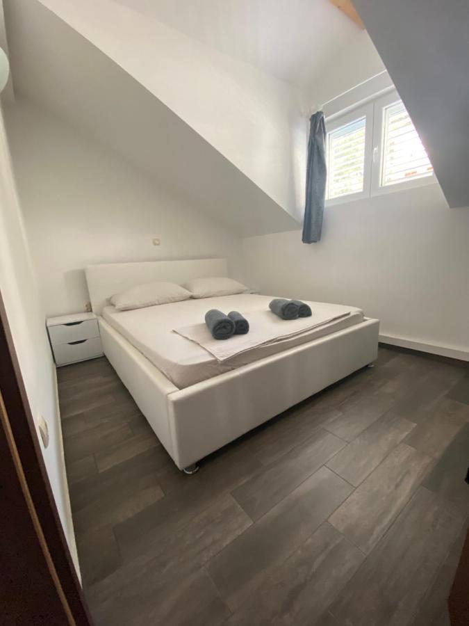 Guesthouse Ruza Sobra Apartments In The Attic Of The House Exterior foto