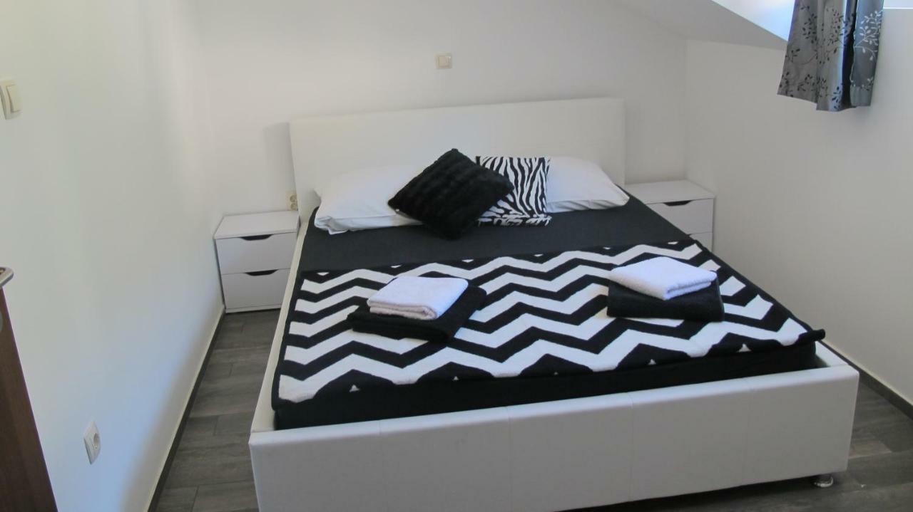 Guesthouse Ruza Sobra Apartments In The Attic Of The House Exterior foto