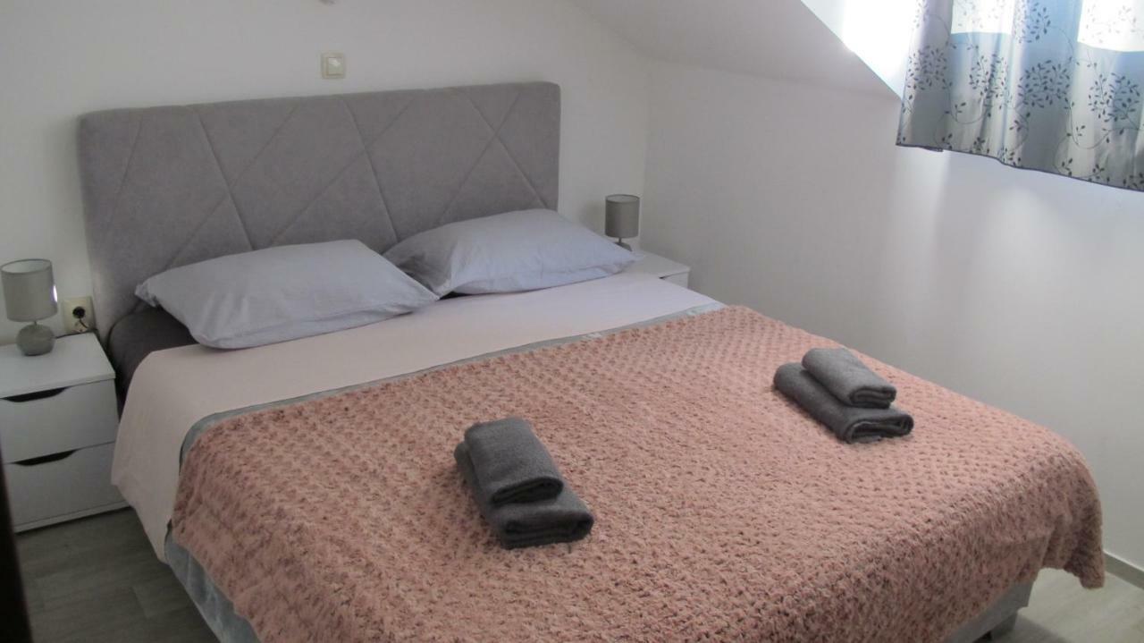 Guesthouse Ruza Sobra Apartments In The Attic Of The House Exterior foto