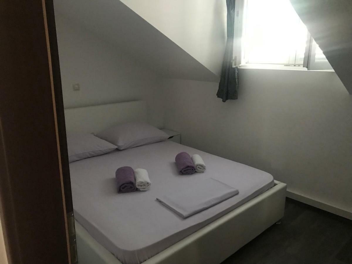 Guesthouse Ruza Sobra Apartments In The Attic Of The House Exterior foto